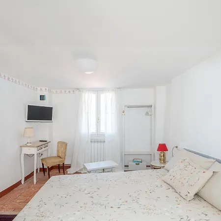 On The By Solutions Apartament